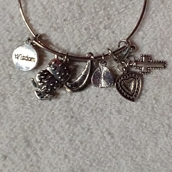 Silvertone wisdom owl feather leaf heart faux turquoise cross wire charm bracele - Picture 1 of 3